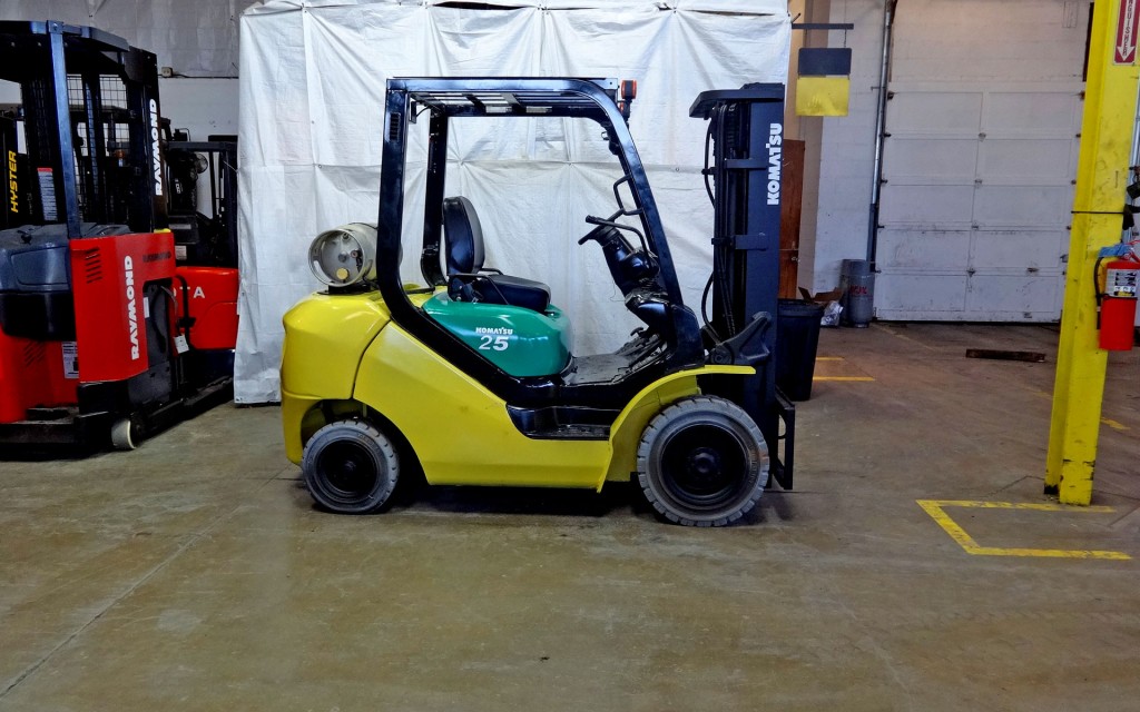 2011 Komatsu FG25T-16 Forklift on Sale in Florida